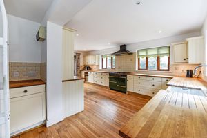Kitchen / Breakfast Room - click for photo gallery